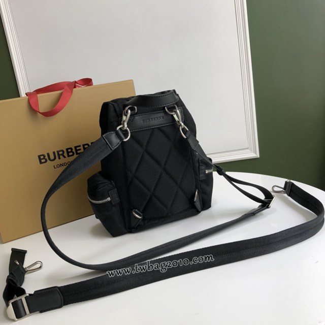 Burberry專門店新款小號軍旅背包 巴寶莉尼龍布女士雙肩背包 yxb1246